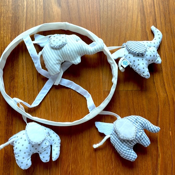 Land of nod / Crate and Barrel & Pottery Barn elephant crib quilt sheets mobile - Picture 10 of 12